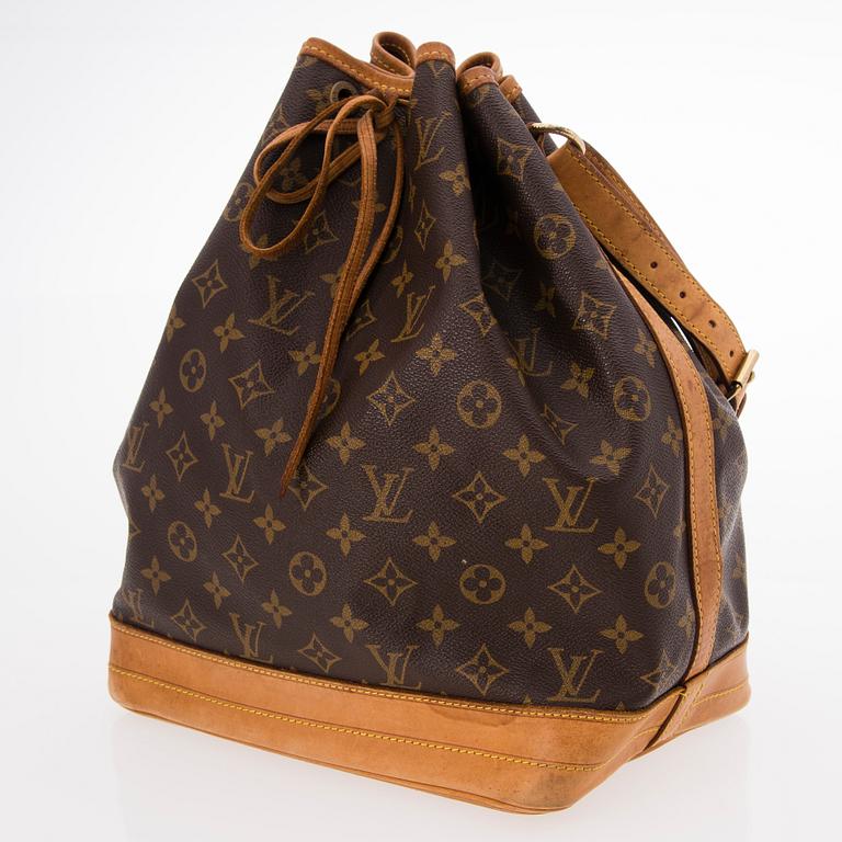 A MONOGRAM CANVAS Noé SHOULDER BAG.