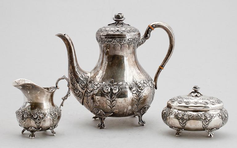 KAFFESERVIS, 3 delar, silver, svenska importstämplar, 1900-talets första hälft. Vikt ca 837 g.