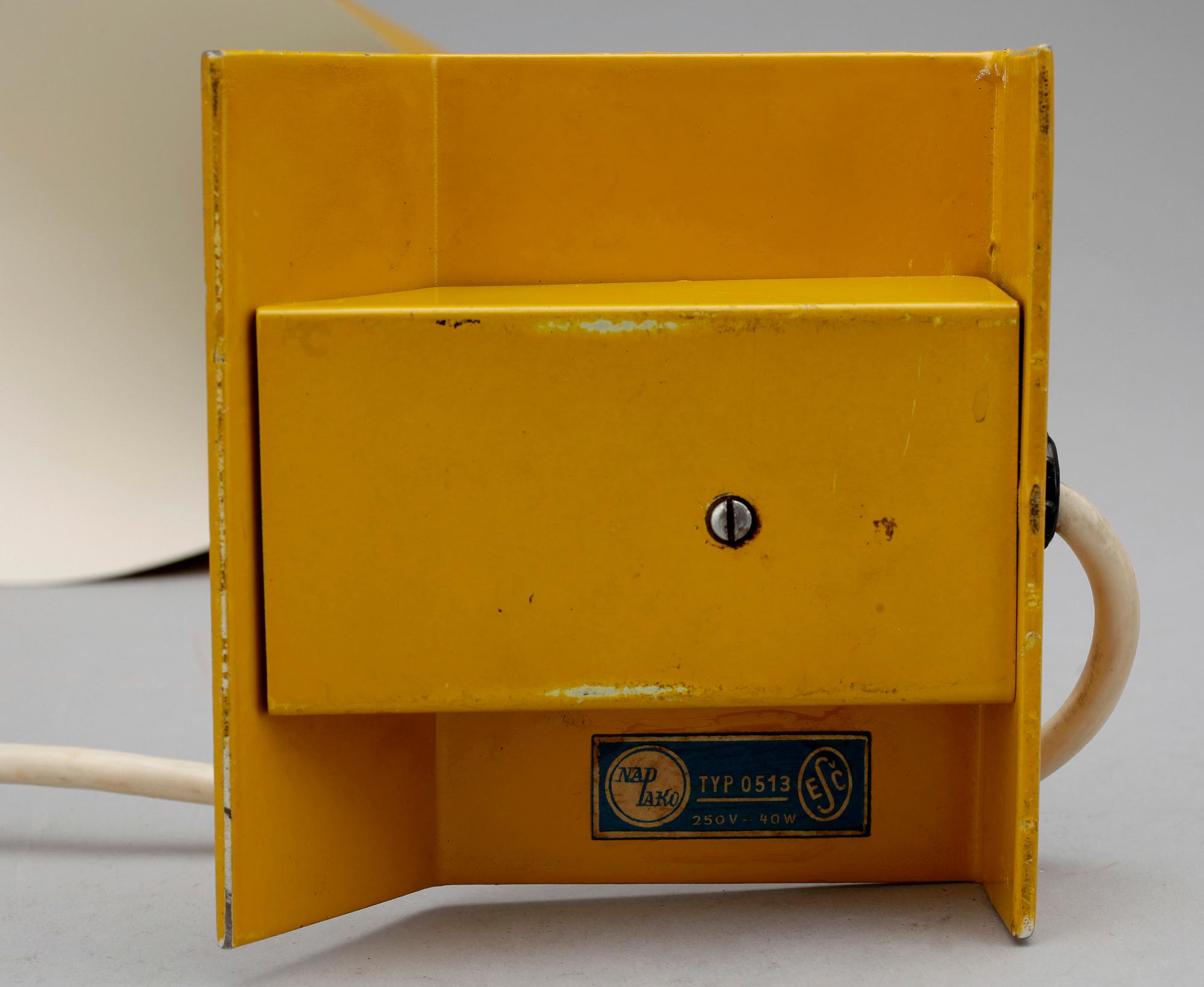 BORDSLAMPA, modell 0513, Napaka, ESC, forna Tjeckoslovakien, 1950.