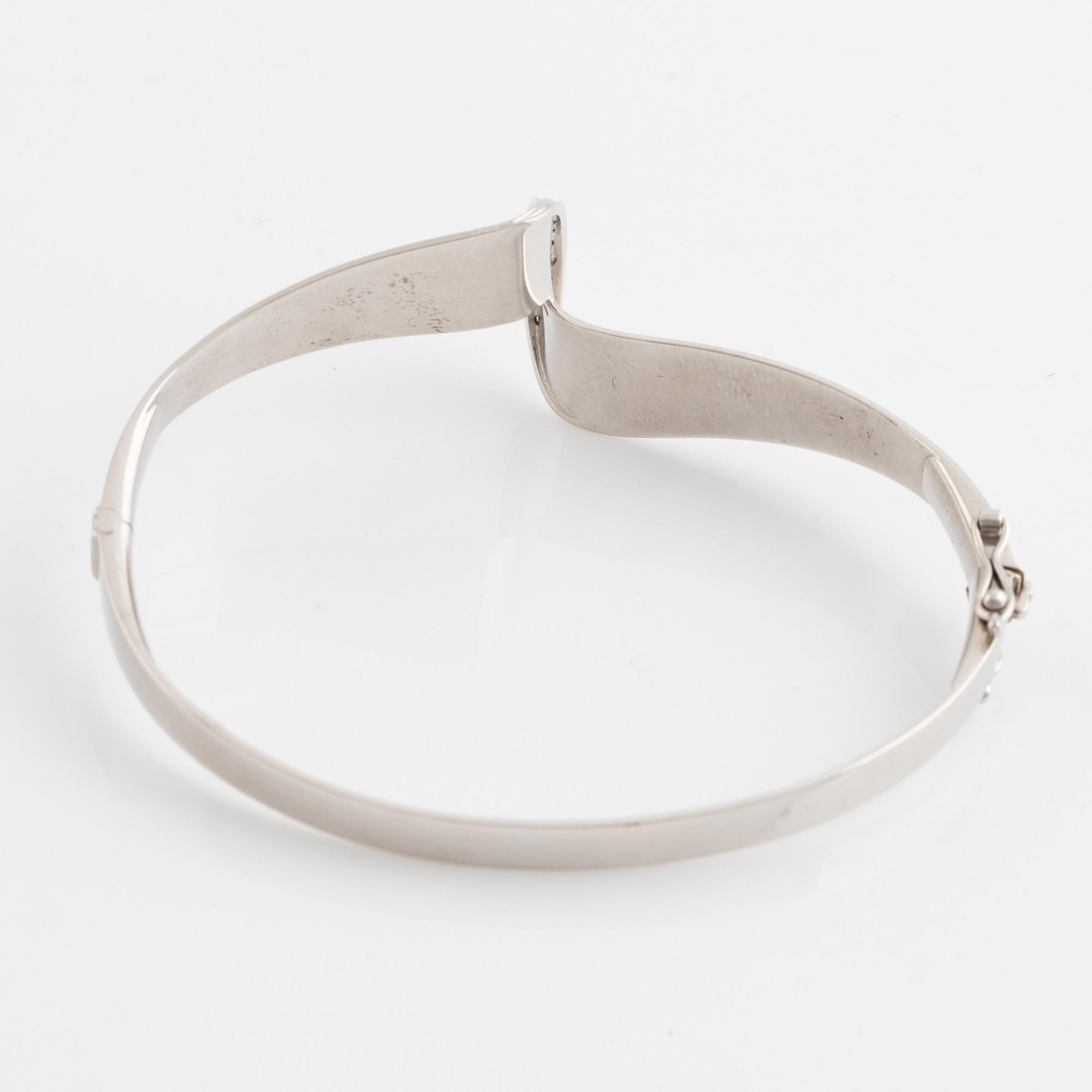 Karl-Erik Palmberg, Alton, armring, 18K vitguld med briljantslipade diamanter.