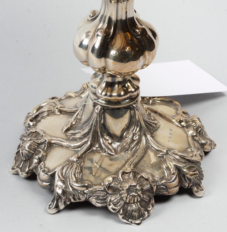 SKÅL PÅ FOT, silver. Nyrokoko. Otydliga stämplar ev Vadstena 1867.
