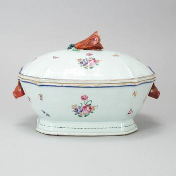 A famille rose tureen with cover, Qing dynasty, Qianlong (1736-95).