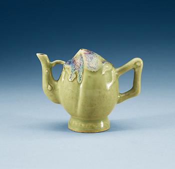 1422. A celadon and chün glazed Cadogan water pot, late Qing dynasty.