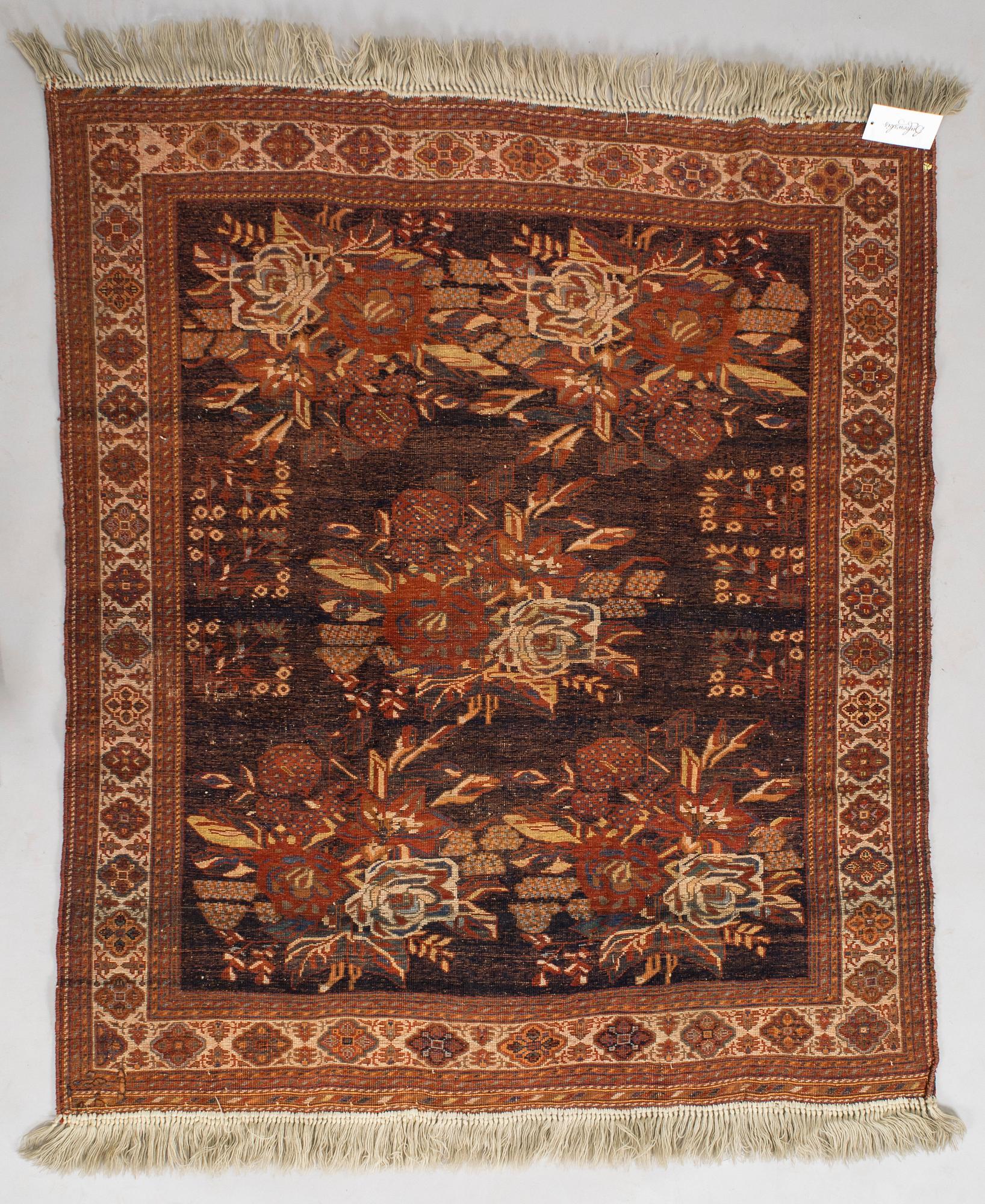 Matto, "Gol Farang" -kuvio, mahdollisesti Afshar, n. 146 x 127 cm.