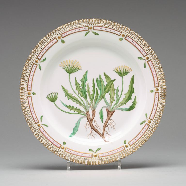 TALLRIKAR/FAT,  åtta stycken, porslin. "Flora Danica", Kungl. Dansk, 1900-tal.