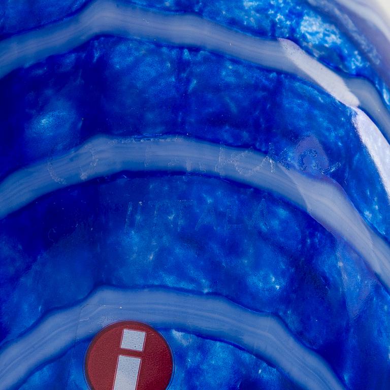 Oiva Toikka, A set of three glass birds, signed O. Toikka Iittala, Finland.