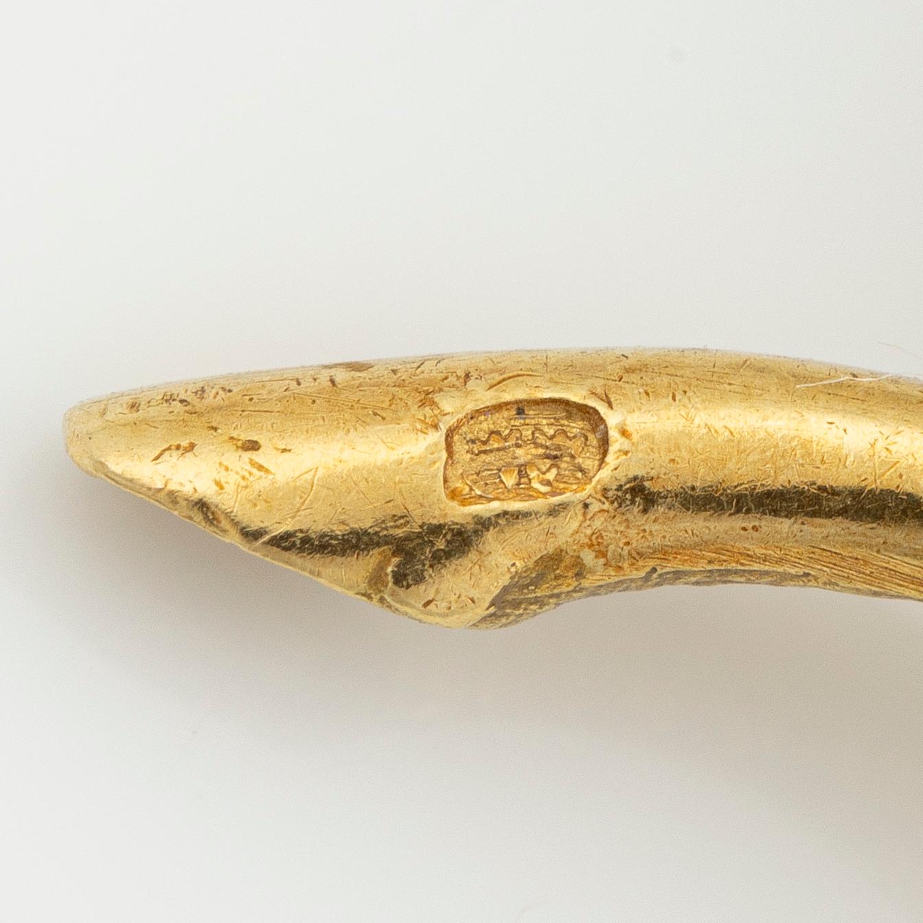 Brosch i form av en fågel 18K guld med åttkantslipade diamanter.