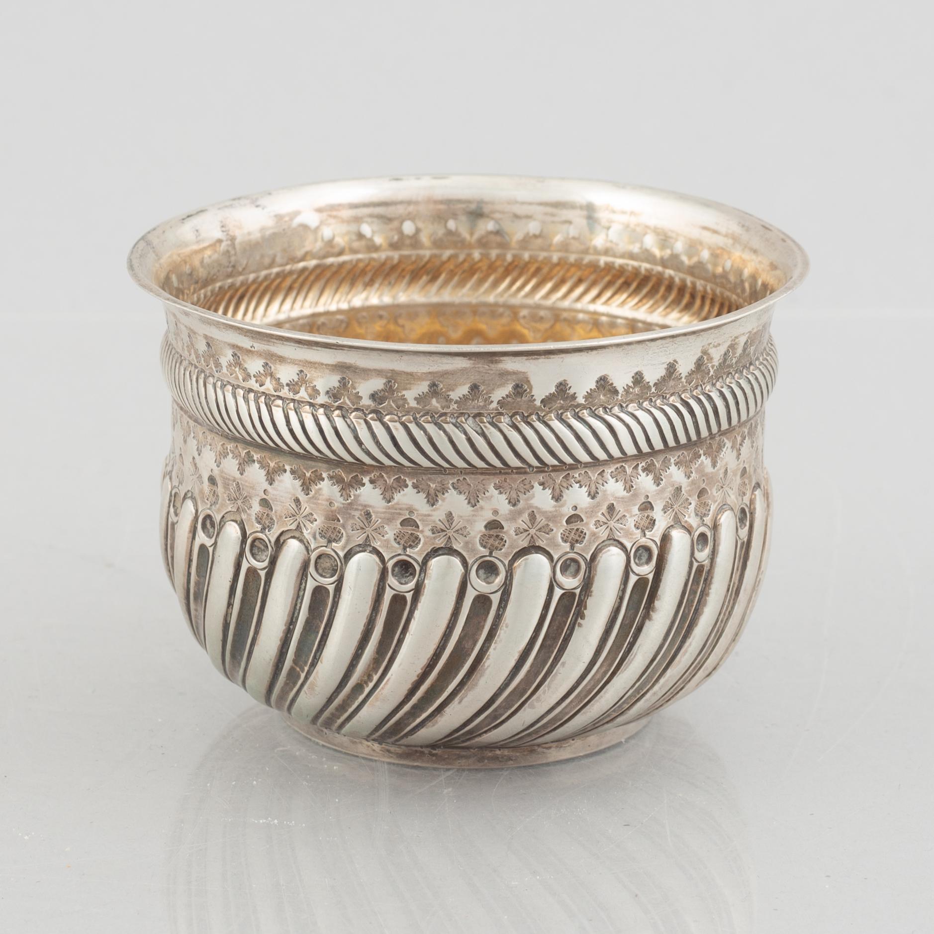 Bowl and cream jug, silver, London, England 18-19th Century.