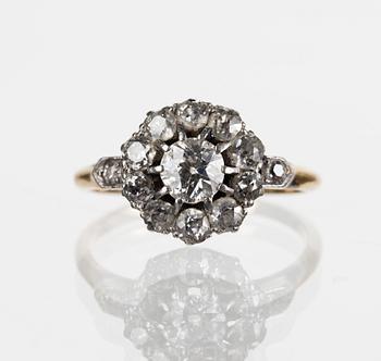 RING, guld 14k, ostämplad, 13 gammalslipade diamanter, totalt vikt ca 1,50 ct.