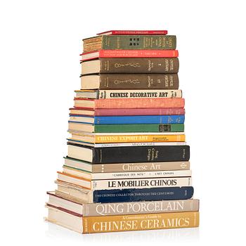 En samlares bibliotek, del 8. Böcker om kinesiskt porslin och konsthantverk, 20 volymer.