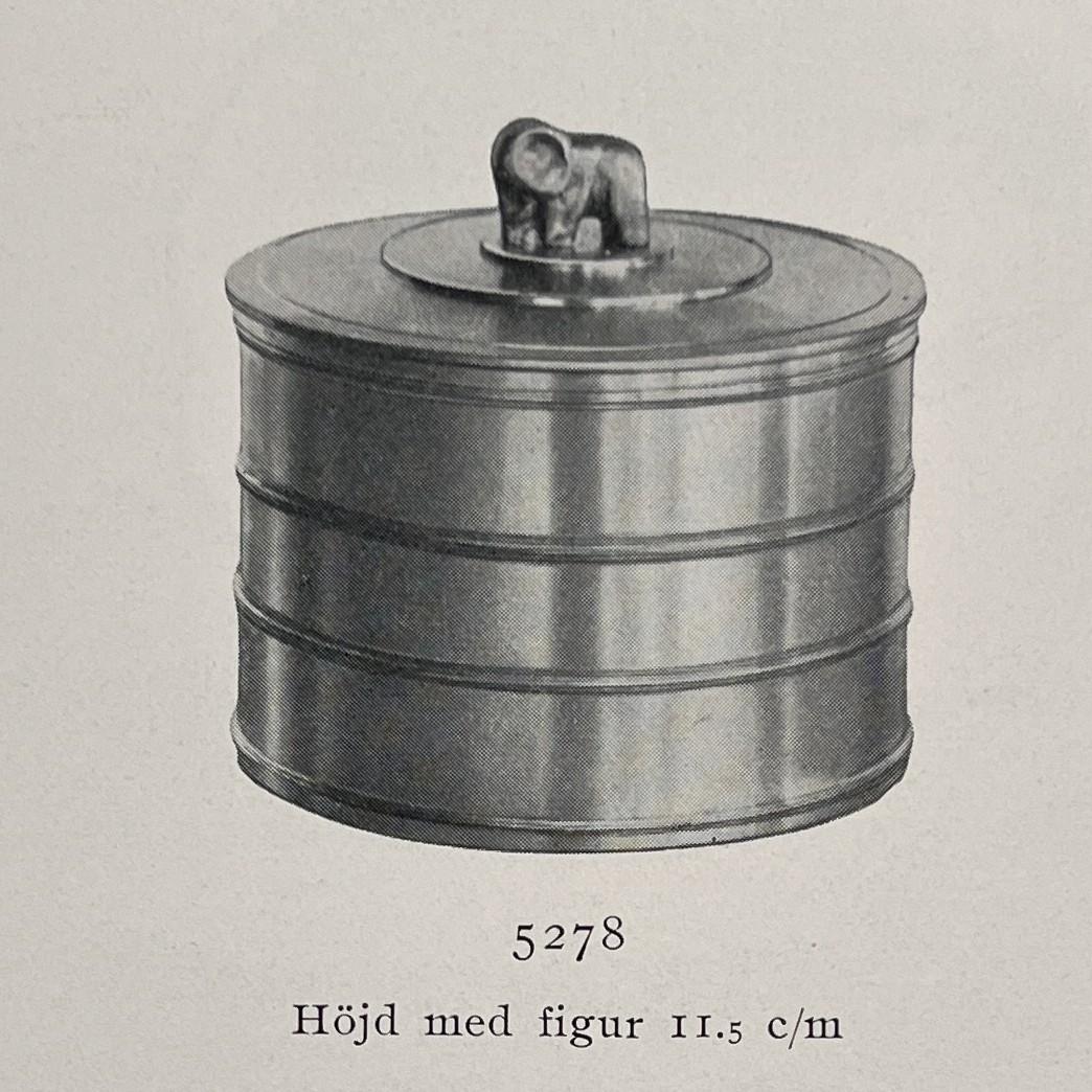Sylvia Stave, burk med lock, modell 5278, C.G. Hallberg, Stockholm, 1933.