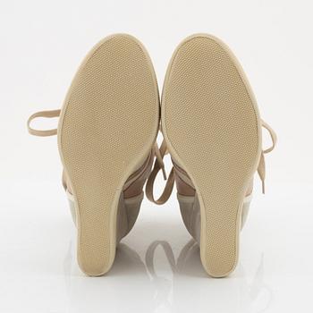 Chloé, a pair of wedge sneakers, size 37.