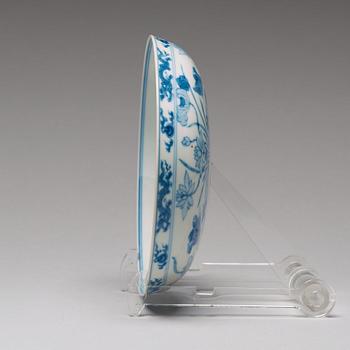 A blue and white dish, Qing dynasty (1644-1912).