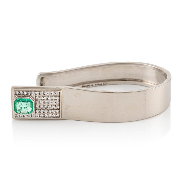 A Sigurd Persson bracelet 18K white gold with a faceted emerald and round brilliant-cut diamonds, Stockholm 1974.