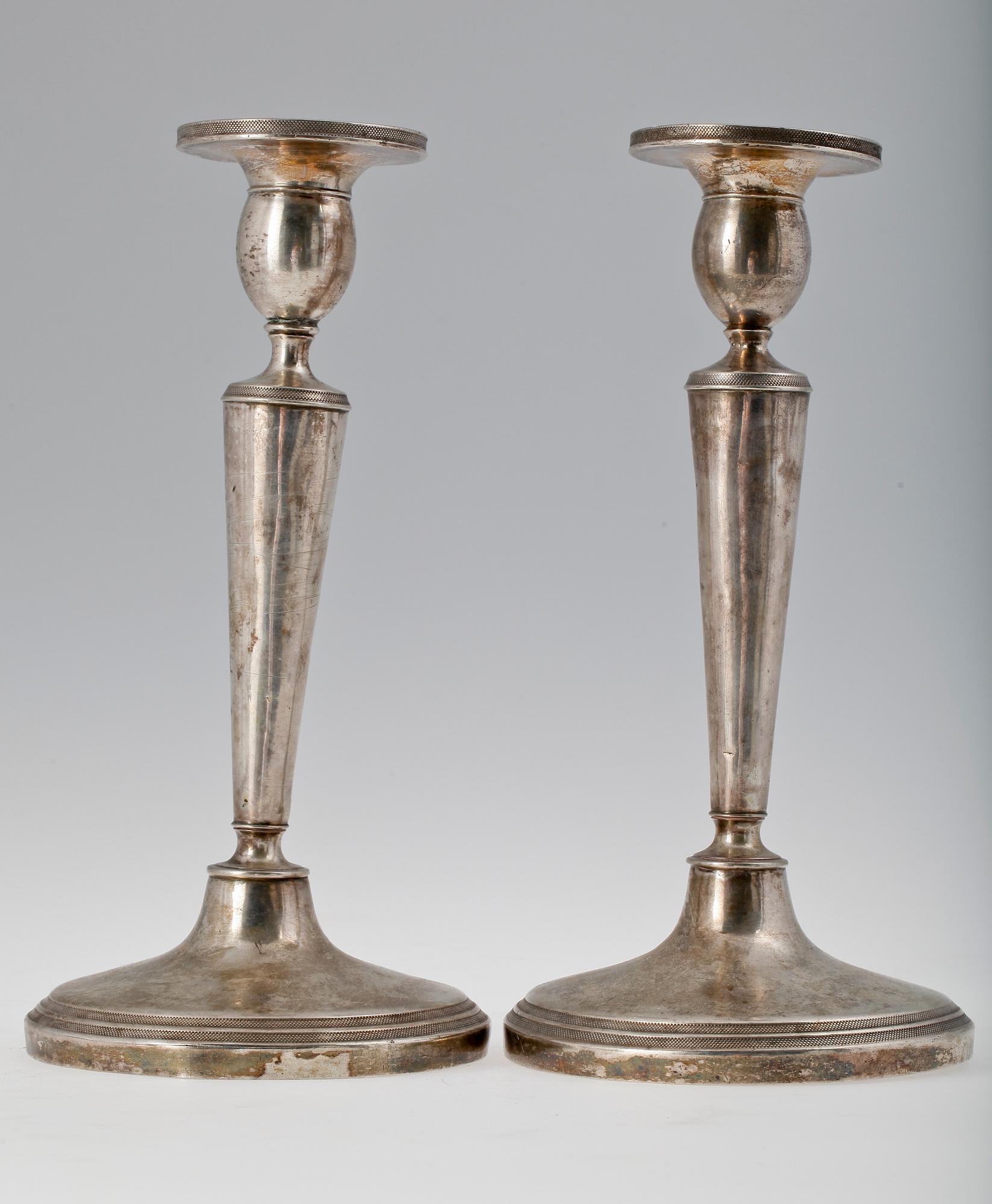 LJUSSTAKAR, ett par, silver, empire, troligen Österrike, 1827. Totalvikt ca 800 gram.