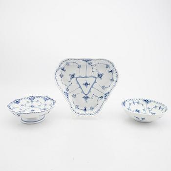 Dinnerware 58 pcs Musselmalet Royal Copenhagen porcelain, second half of the 20th century.