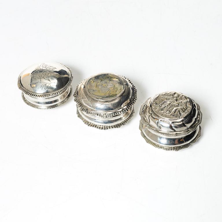 Kyrkdosor, tre stycken, silver, 17-1800-tal.