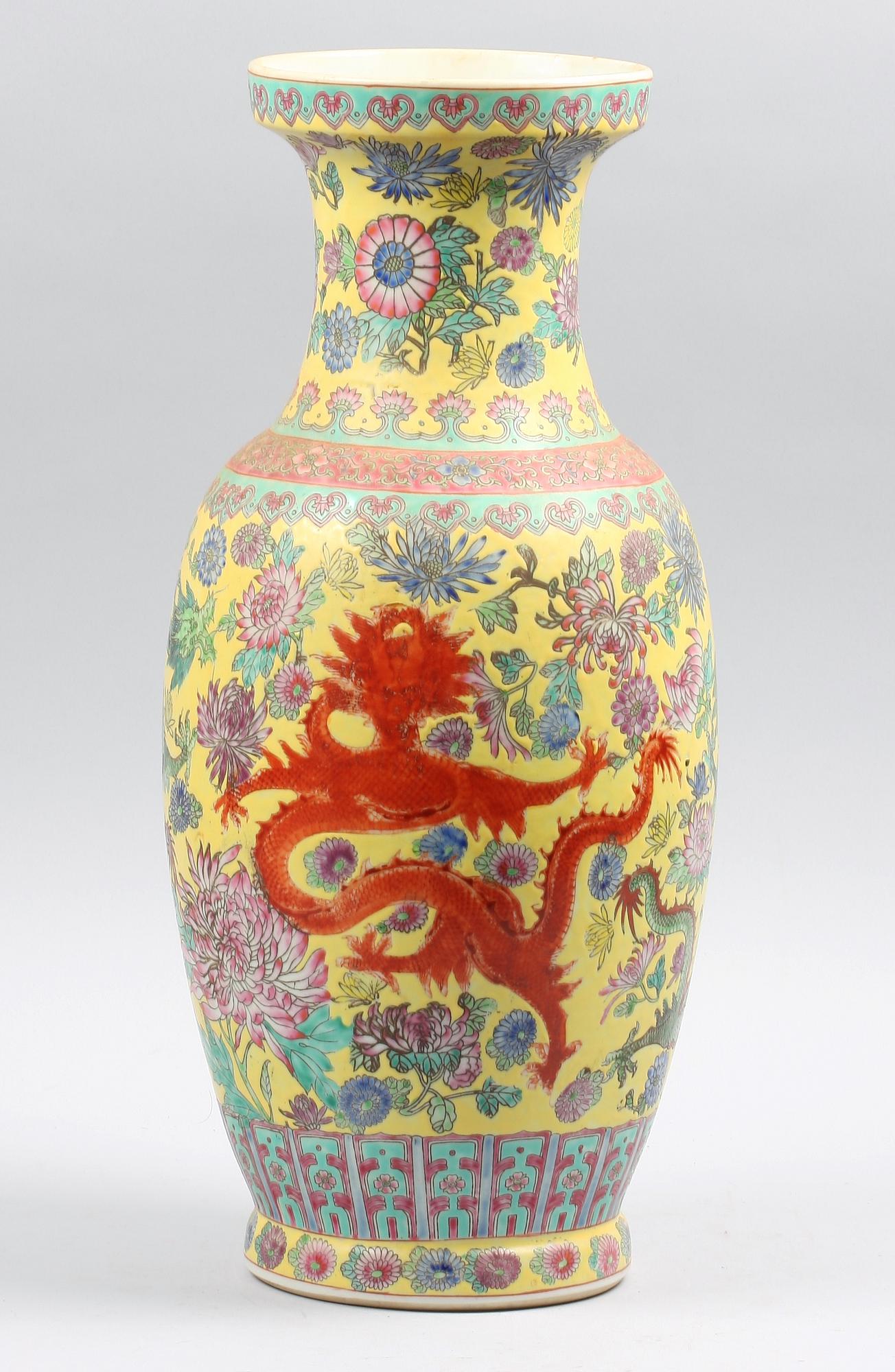 GOLVVAS, porslin, Kina, 1900-tal.