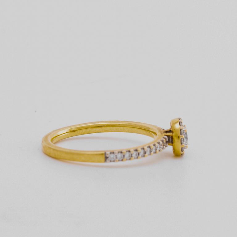 RING 18K gold w brilliant-cut diamonds approx 0,50 ct in total.
