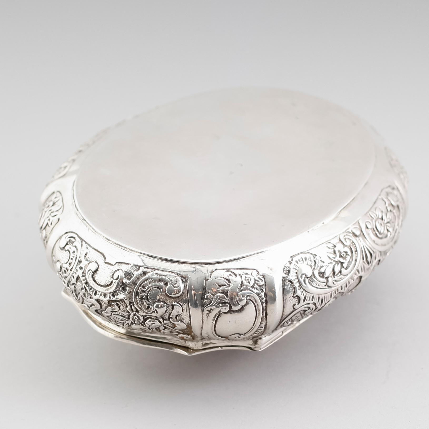 DOSA, silver, möjligen Frankrike, 1900-talets första hälft. Vikt ca 166 gram.