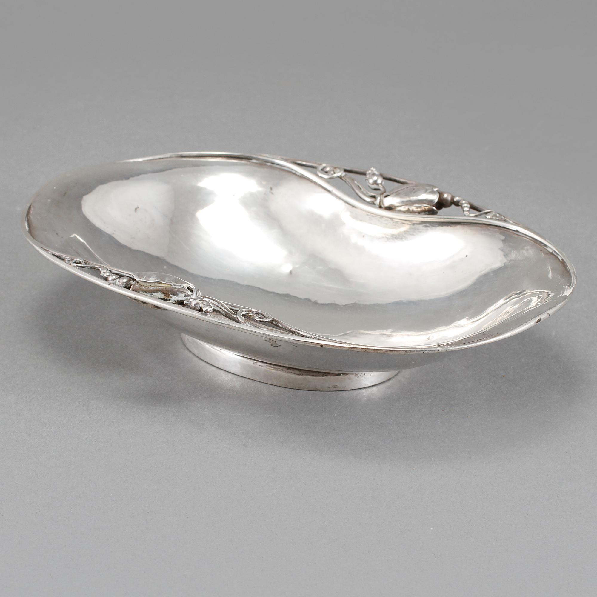 Georg Jensen, skålfat,  "Magnolia/Blossom", Köpenhamn, 1918,