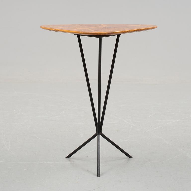 A small table with graphical patterns from 1950/60s.