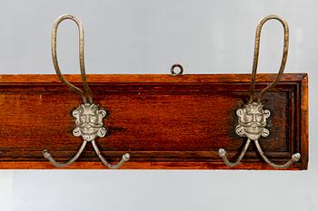 Hängare med krokar, 1900-talets början.