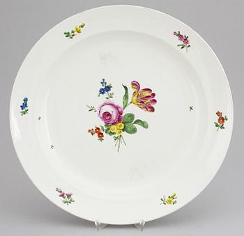 A Vienna porcelain dish, 18th Century.