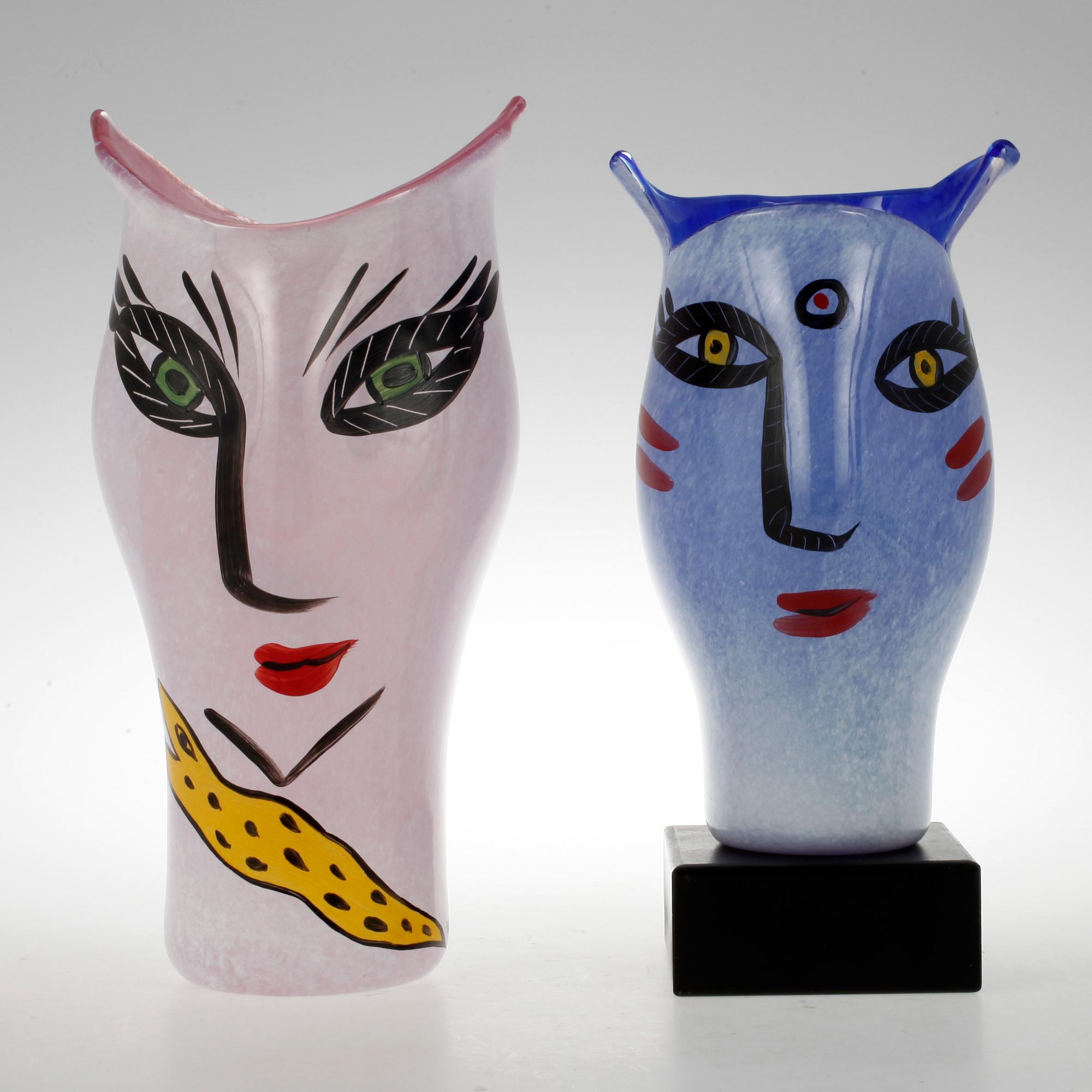 VASER, 2 st. Glas. Ulrica Hydman-Vallien. Artist Collection.