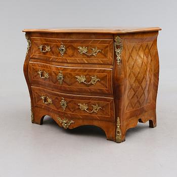 BYRÅ, rokokostil, 1800-talets andra hälft.