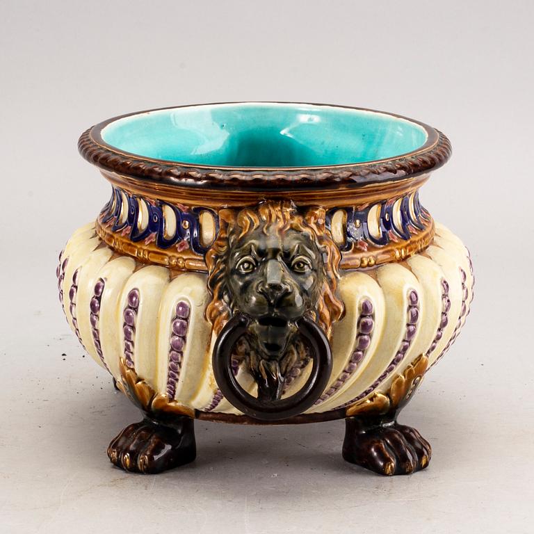 A Rörstrand majolica urn around 1900.