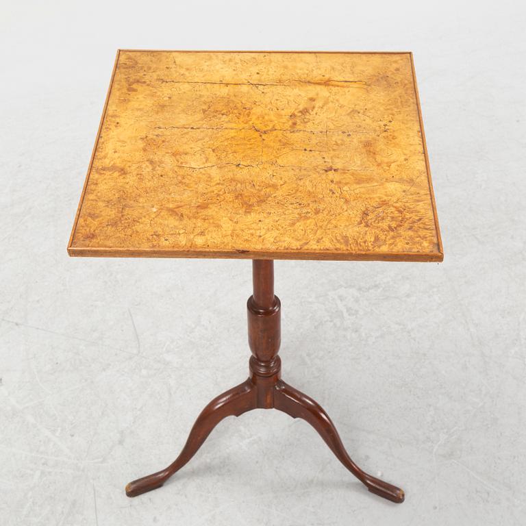 A Swedish drop-leaf table, circa 1800.