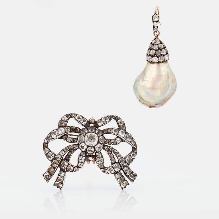 A PEARL PENDANT.