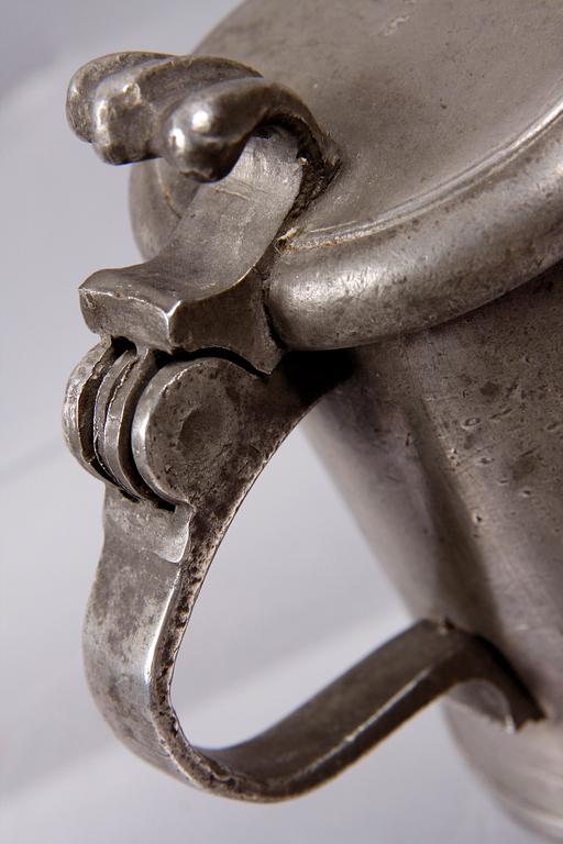 STOP, tenn, Carl Saur, (verksam 1737-1779)Stockholm. Locket märkt 1746.