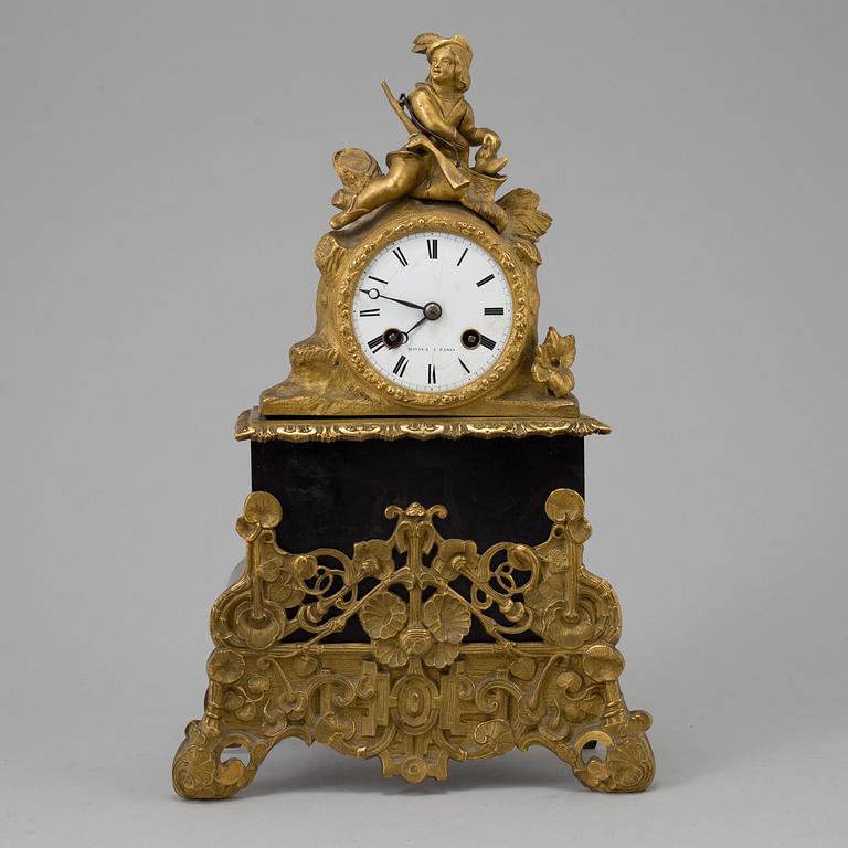 A 19th century French brass mantle clock pendulum Maviez à Paris.