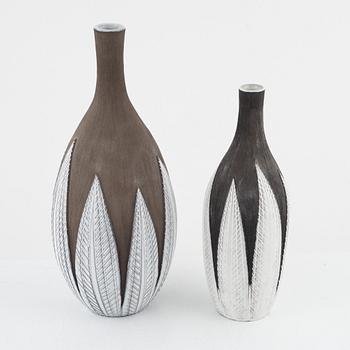 Anna-Lisa Thomson, two 'Paprika' vases and a bowl, Upsala-Ekeby.