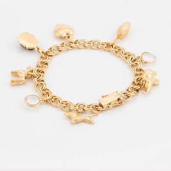 18K gold bracelet.
