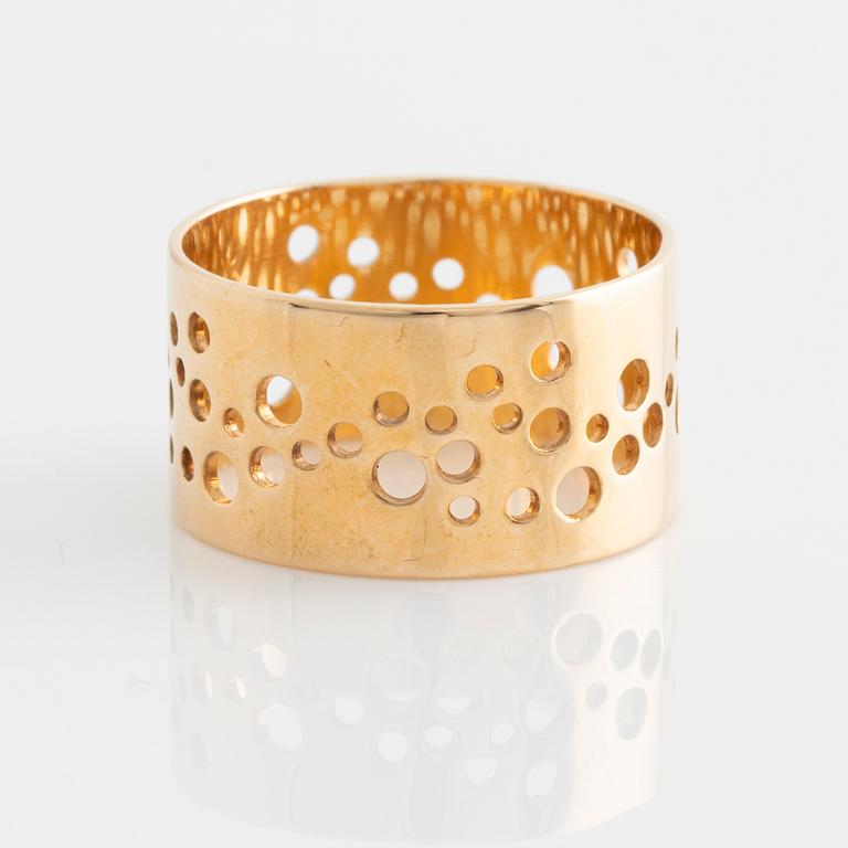 Liisa Vitali, 18K gold ring.