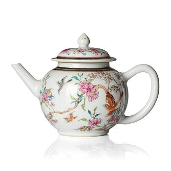 1238. A famille rose tea pot with cover, Qing dynasty, Yongzheng (1723-35).