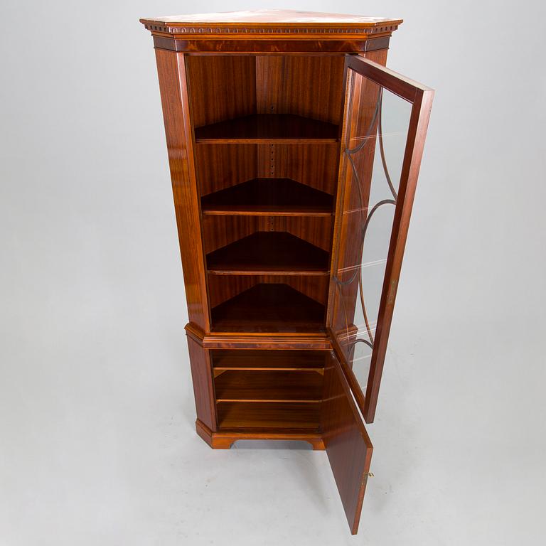 Kulmakaappi / vitriinikaappi, Englanti 1960-70-luku.