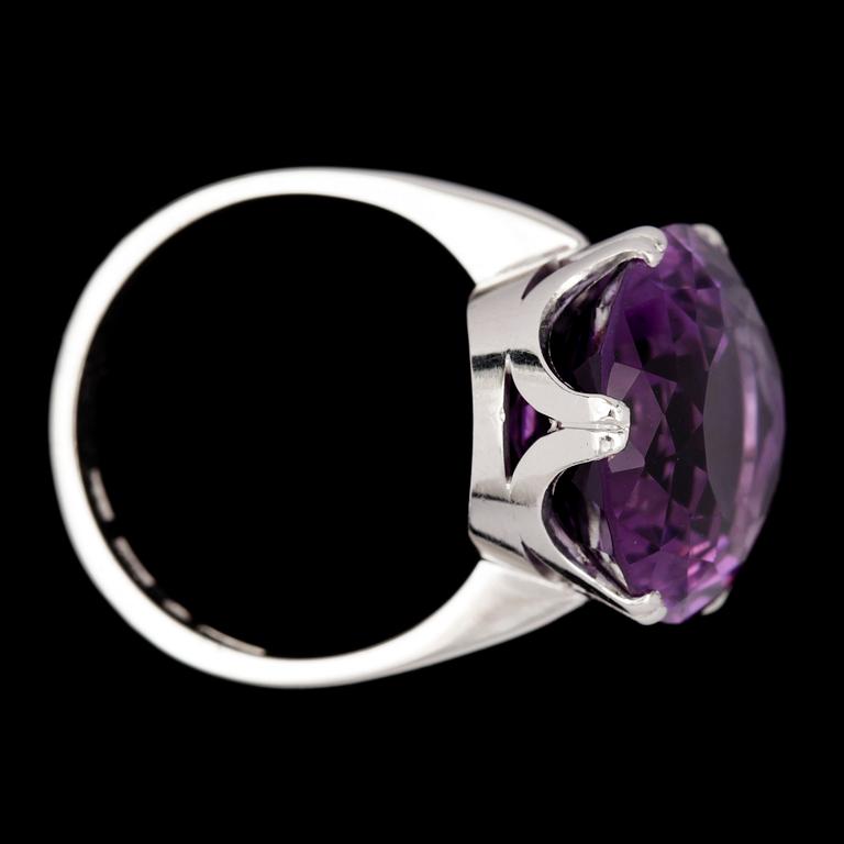 An amethyst ring, 1991.