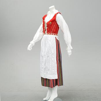 Folkdräkt, Östra Härad, 1900-talets andra hälft. Omkring storlek 38.