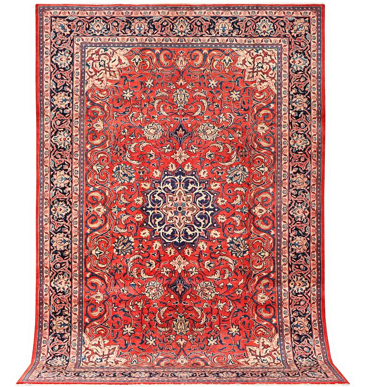 A Mahal carpet, c. 336 x 216 cm.