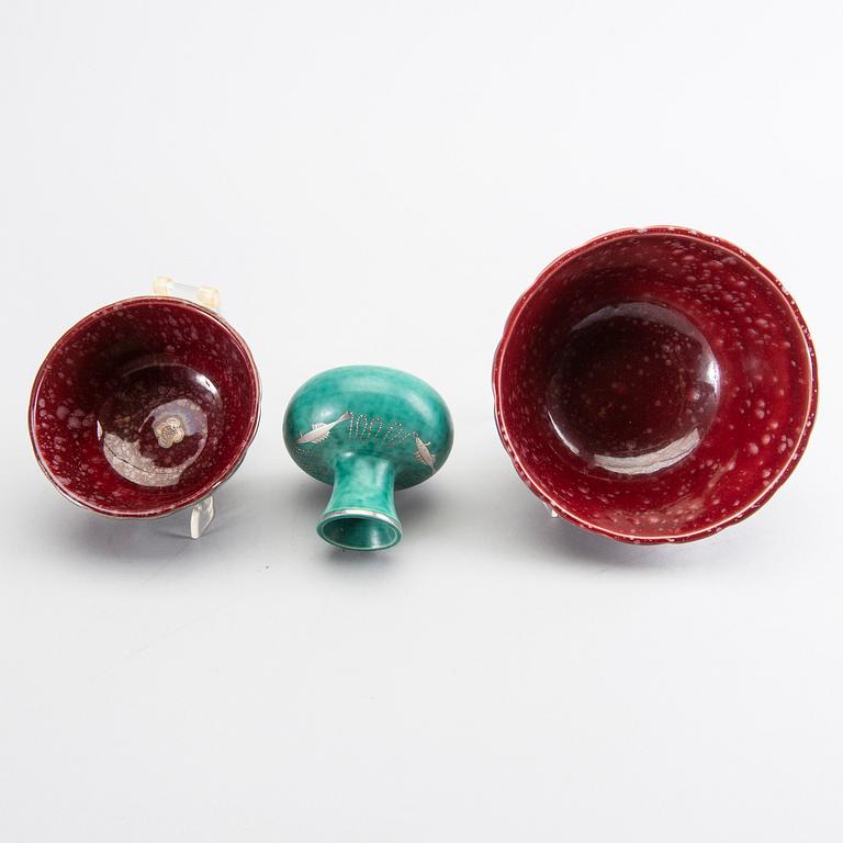 WILHELM KÅGE, skålar 2 st samt vas, Gustavsberg 1900-talets andra hälft.