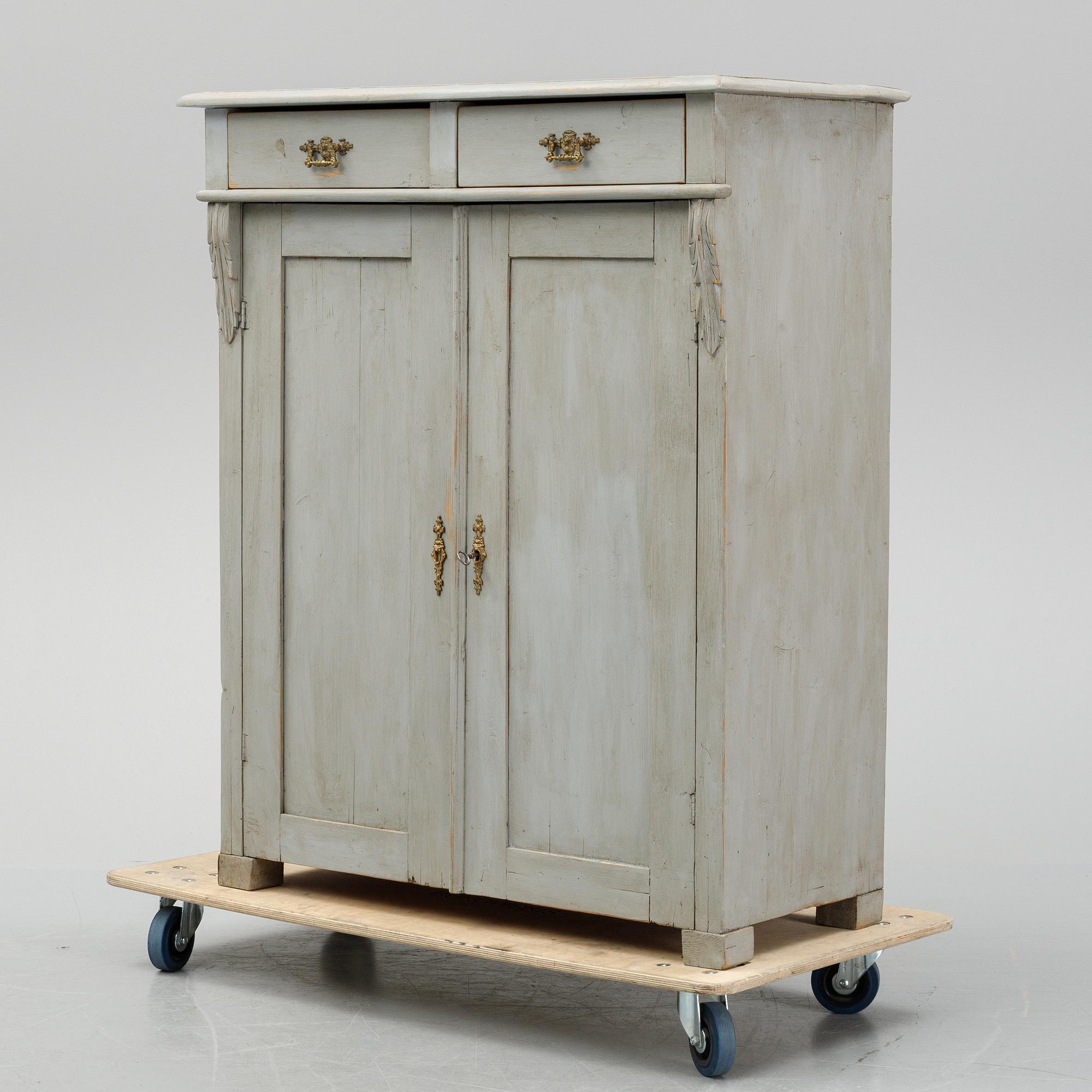 A cabinet around ca 1900's.