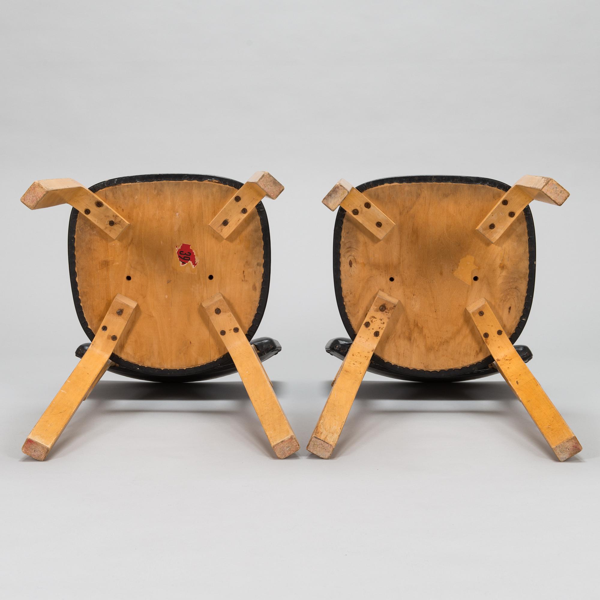 Alvar Aalto, stolar, ett par, modell E 69 för O.Y. Huonekalu- ja Rakennustyötehdas A.B. 1960-tal.