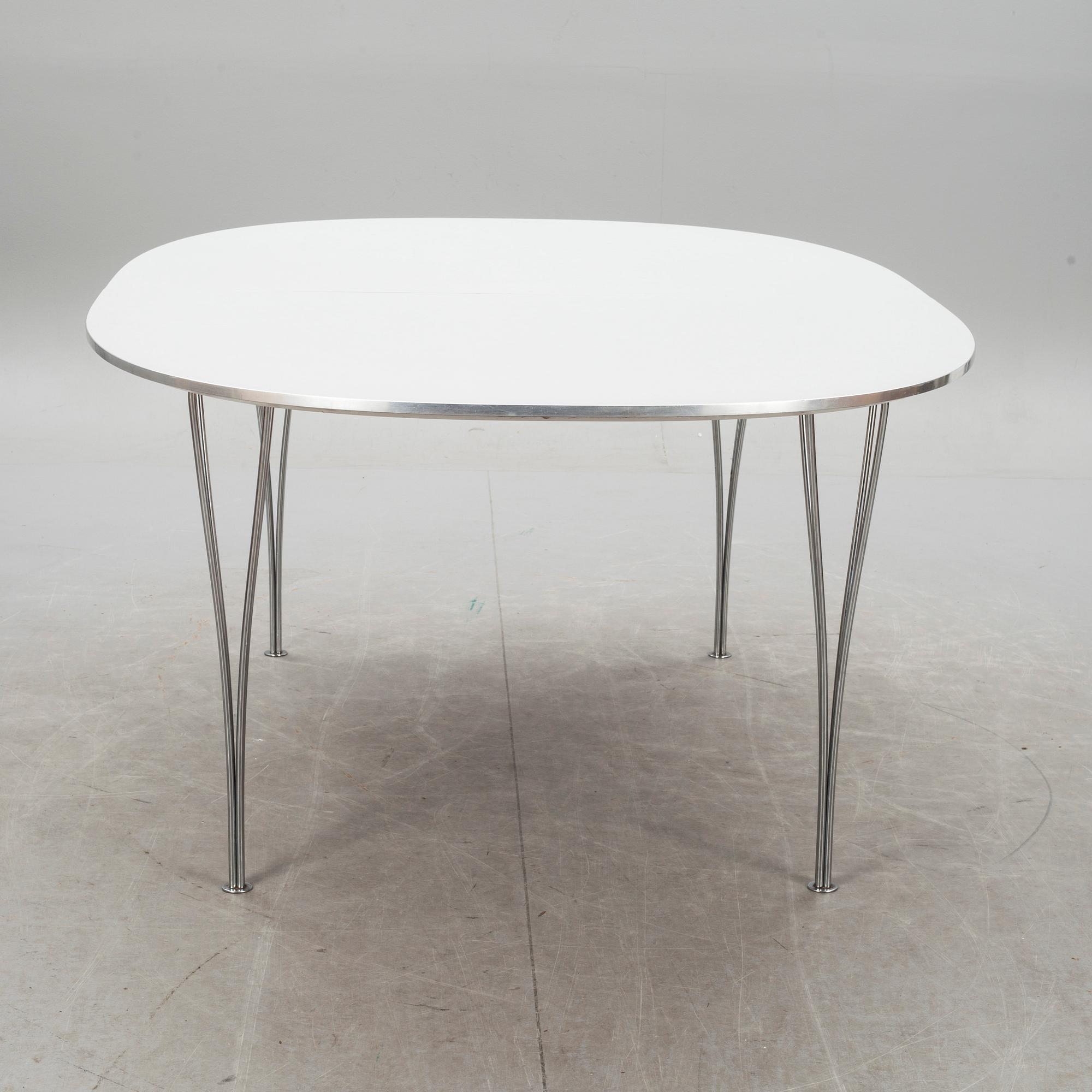 MATBORD, "Superellips" design av Piet Hein och Bruno Mathsson för Fritz Hansen, Danmark. Total längd 300.