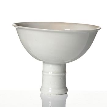 A white glazed anhua decorated stemcup, Ming dynasty (1368-1644).