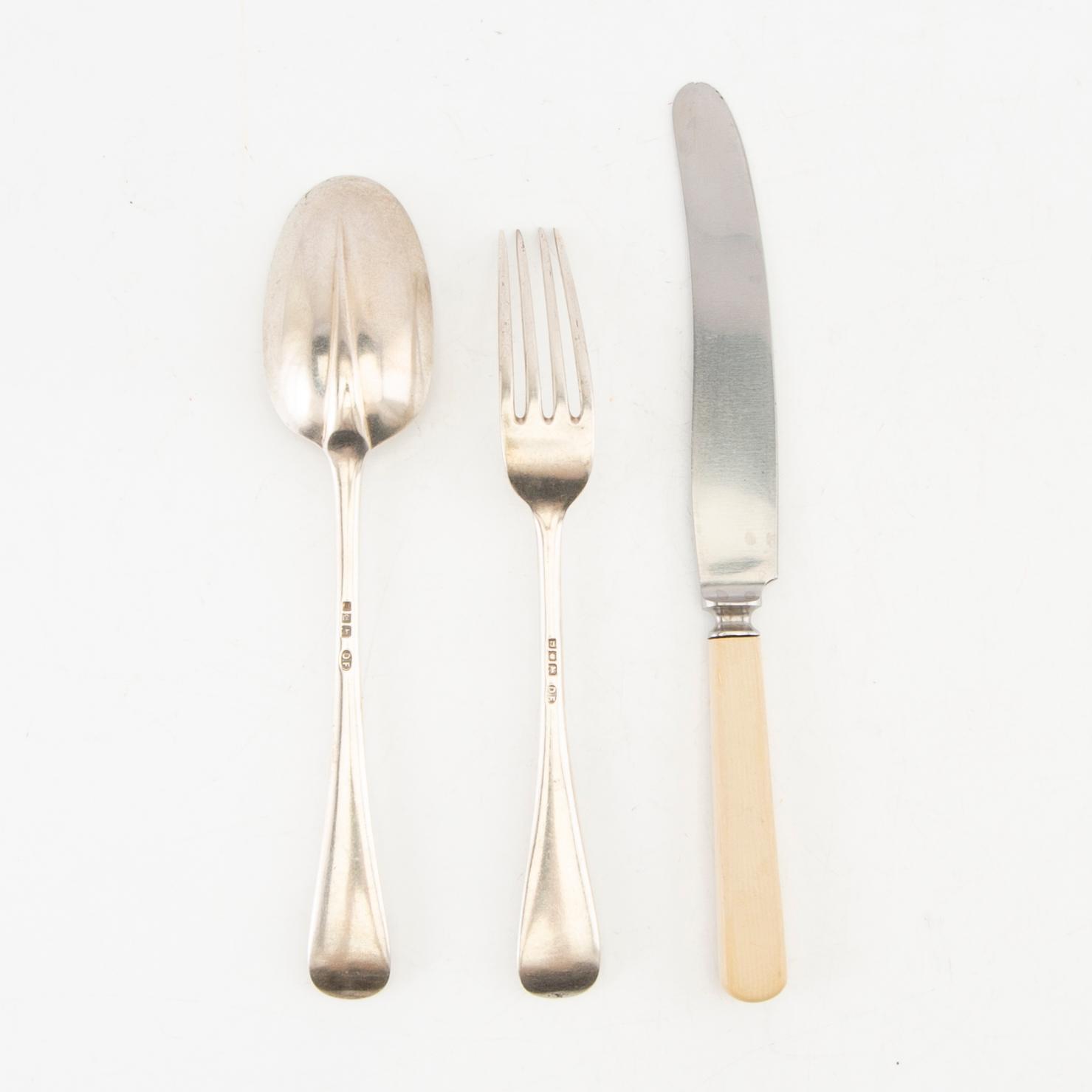 Josiah Williams & Co (David Landsborough Fullerton), cutlery 24 pcs silver London England early 20th century.