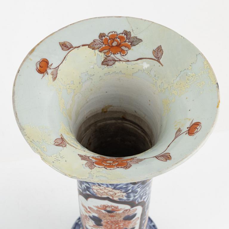 Vaser, 2 st, Japan och Kina, 1900-tal.